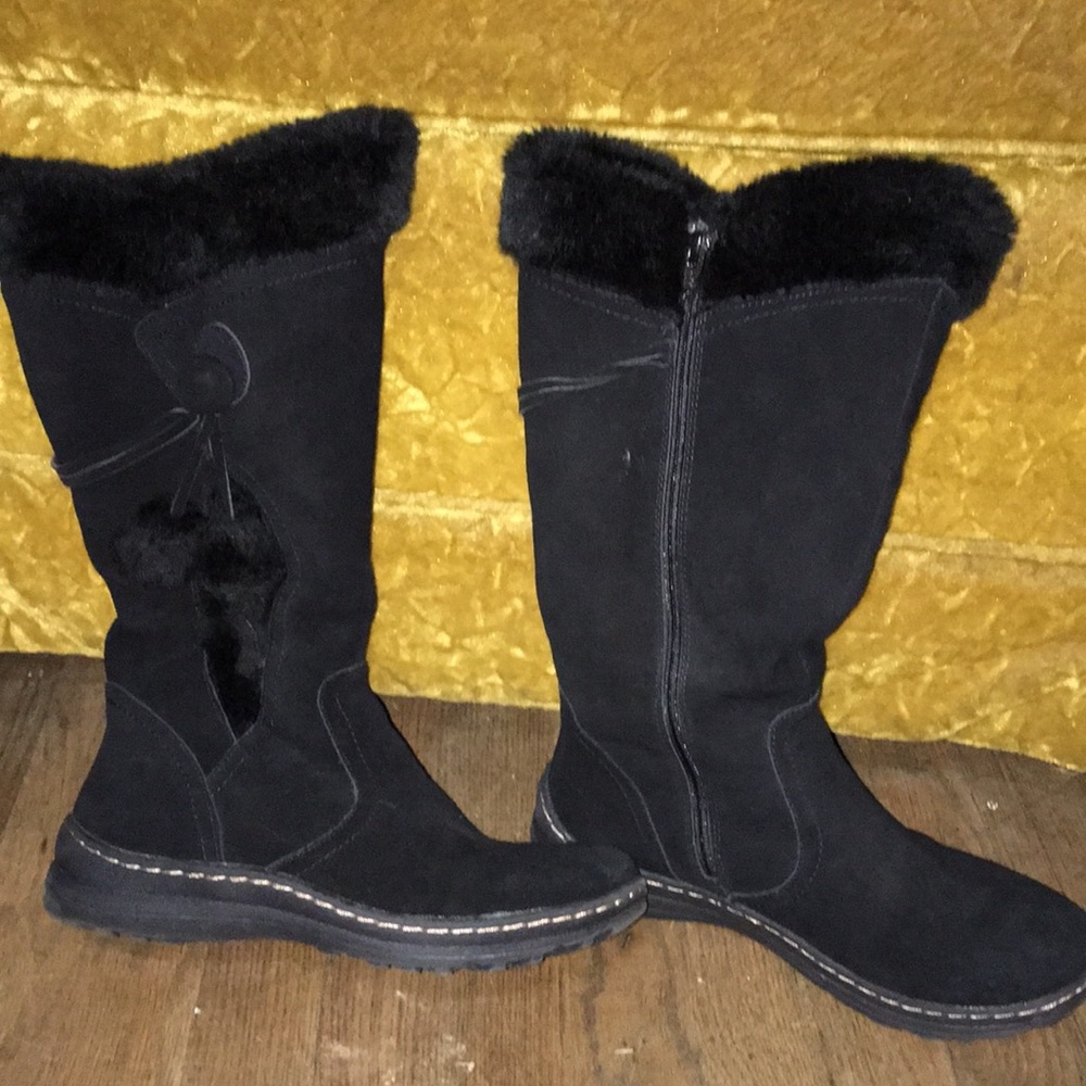Slightly used black winter boots